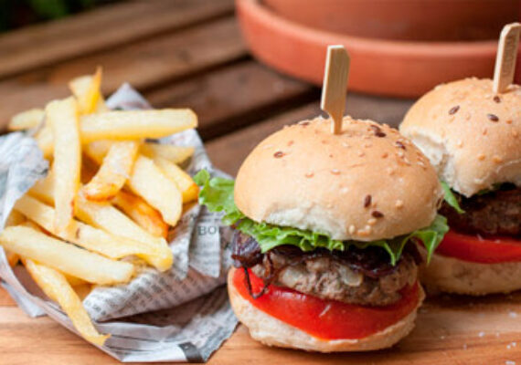 Mini burger with fries